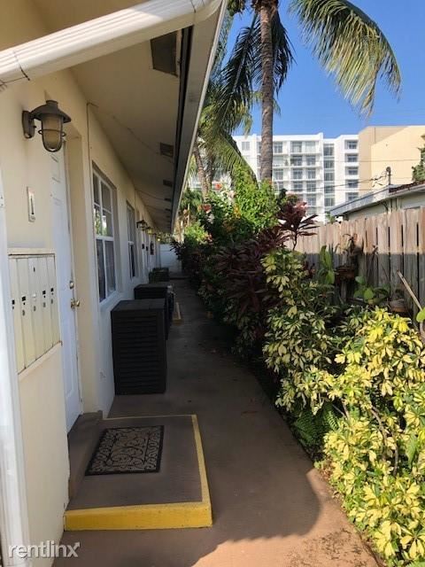 Building Photo - 2 br, 2 bath Townhome - 409 SE 18th St Apt 5