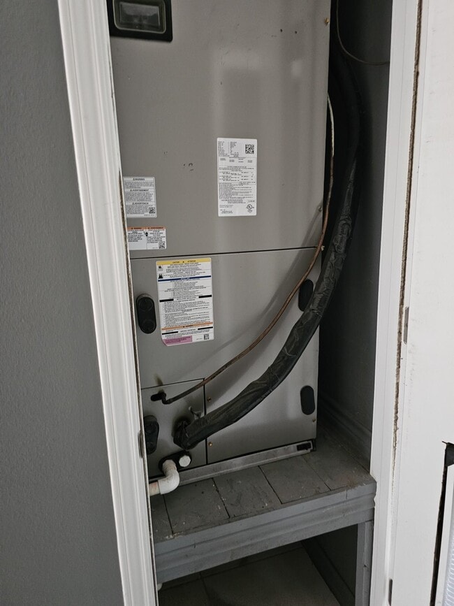 Building Photo - 357 Riverhill Loop