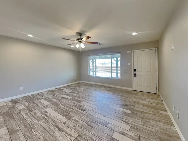 Building Photo - 7326 E Palm Ln