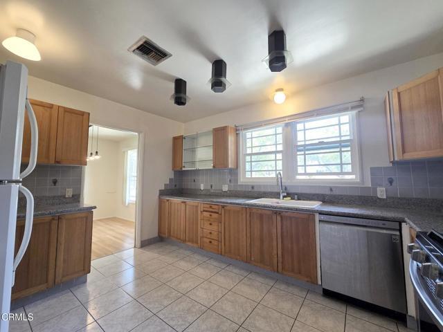 Building Photo - 3815 Mayfair Dr