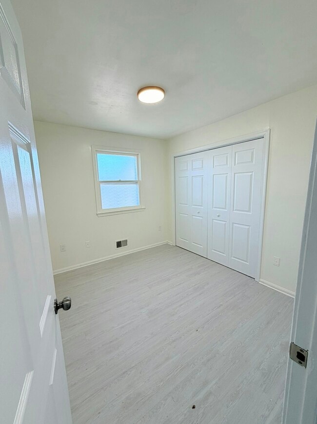 Building Photo - 8148 Murray Hill Dr