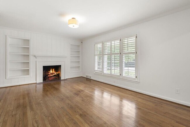 Building Photo - 2151 Radcliffe Dr NW