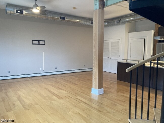 Building Photo - 988 Johnson Pl