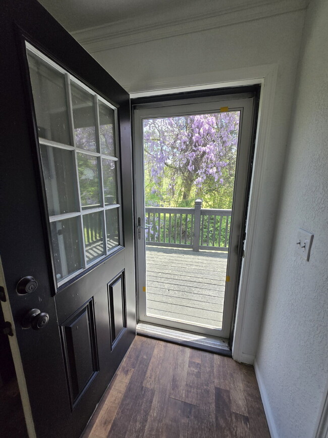 Building Photo - Oversized ONE Bedroom *HALF OFF YOUR FIRST...
