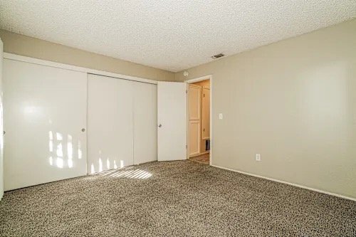 Building Photo - 1350 Northview Dr