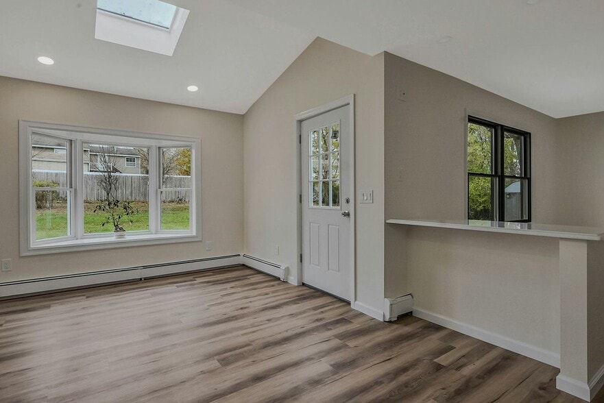 Building Photo - 21 Crater Lake Dr