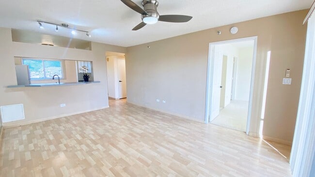 Building Photo - 2bd 2bath unit available now at Country Club Village 4!!