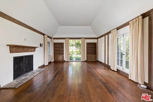 Building Photo - 201 Tavistock Ave