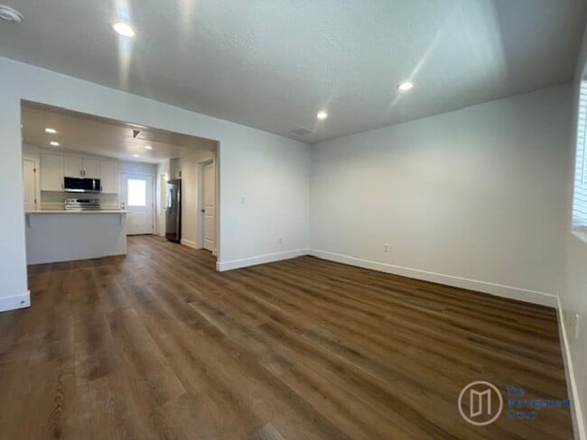 Building Photo - Cedar City Townhome!