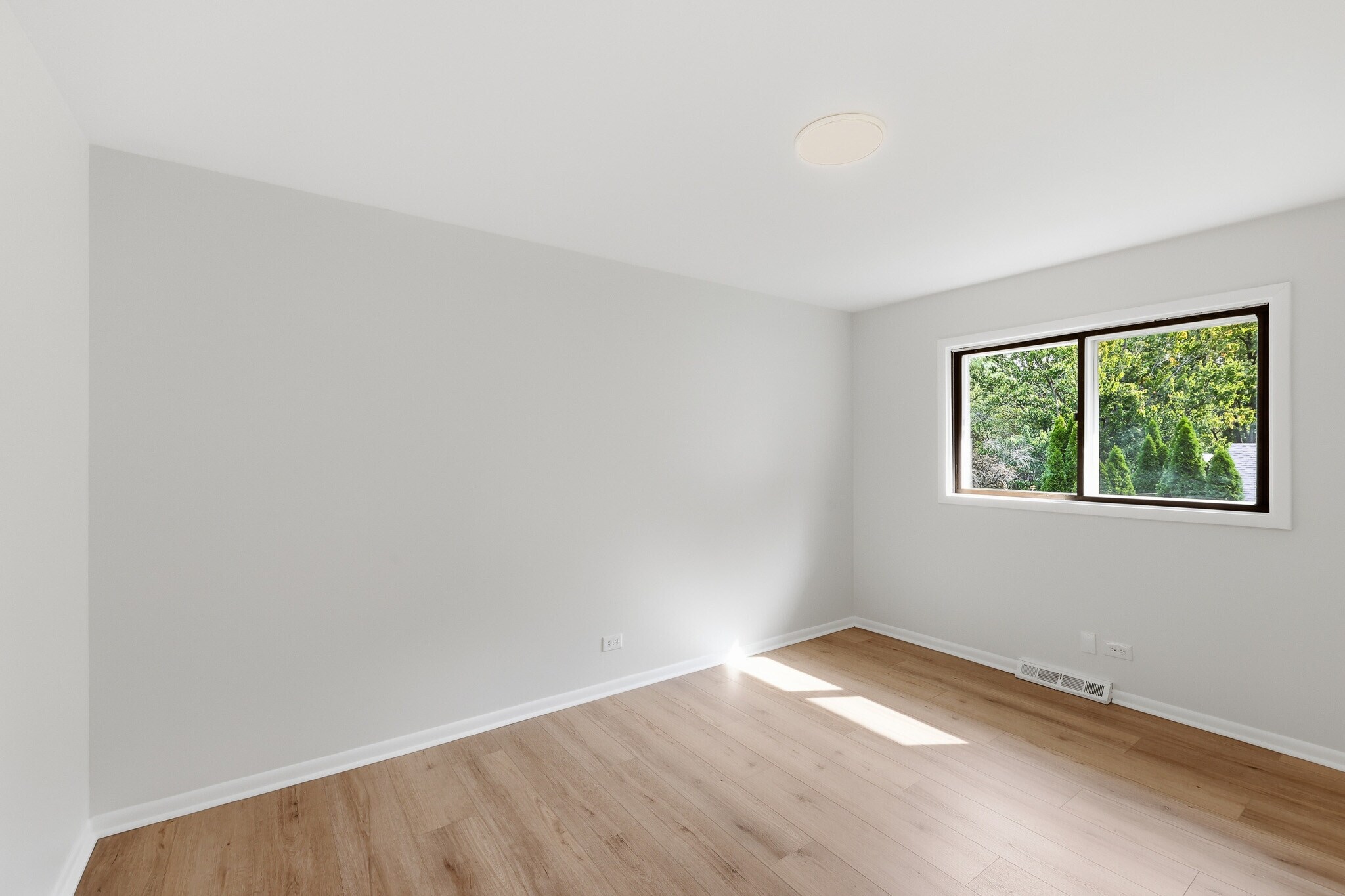 Building Photo - 849 Pear Tree Ln