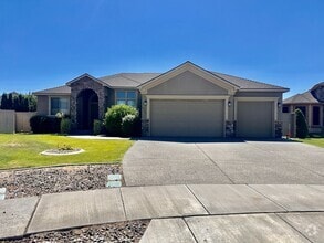 Building Photo - Spacious 4 Bedroom Home in Quiet Cul-de-Sa...