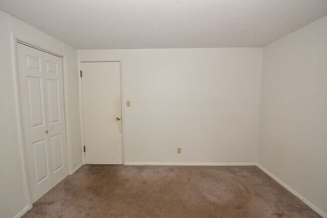 Building Photo - East side of South Bend 3 bedroom, 1.5 bat...