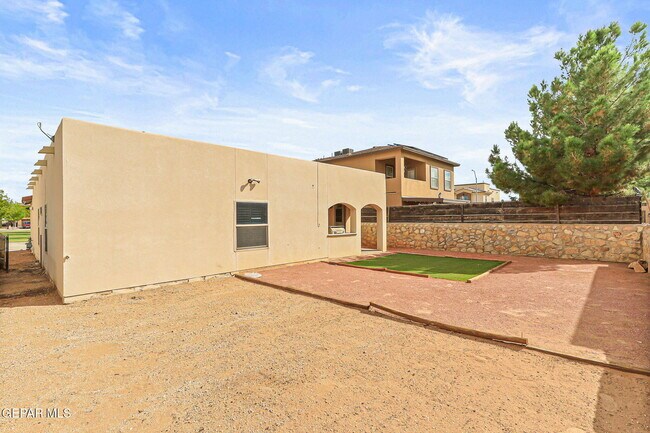 Building Photo - 3005 Cedar Creek