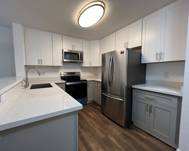 Primary Photo - Renovated Fremont 2 Bed / 1 Bath Condo - F...