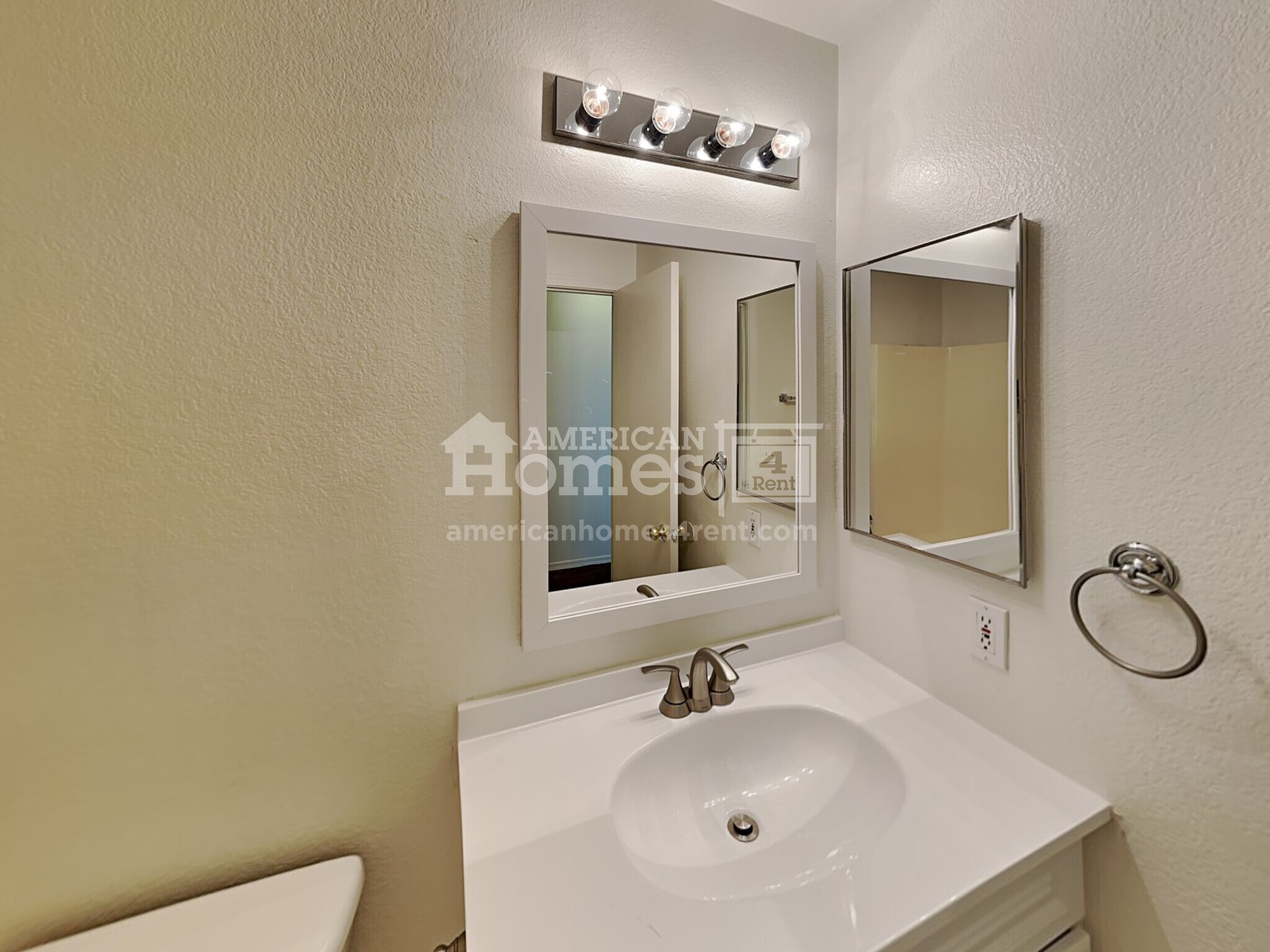 Building Photo - 1133 S 111th Cir