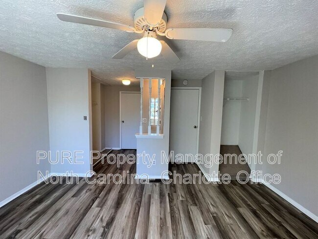 Building Photo - 9445 Lexington Cir