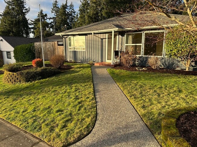 Building Photo - Walkable to Silas High School