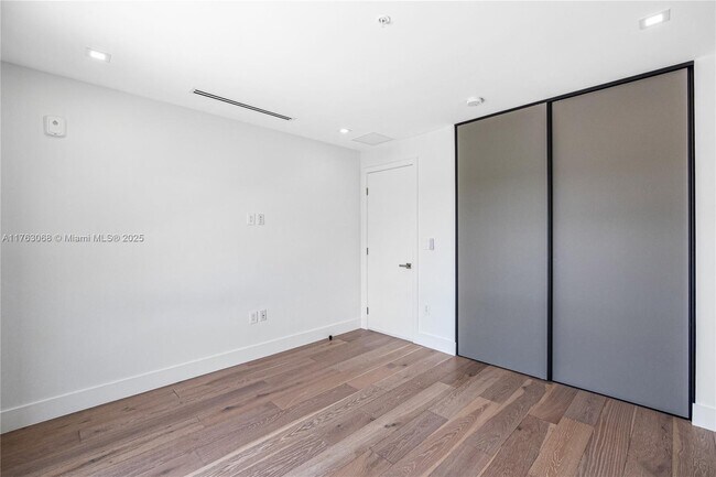 Building Photo - 204 Sunrise Dr