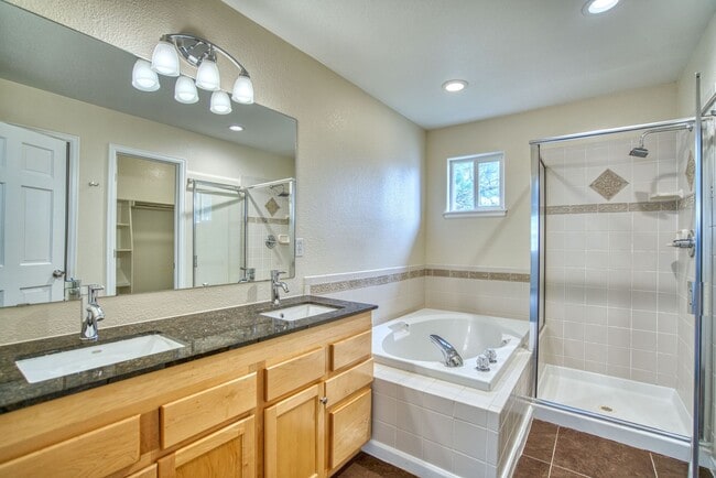 Building Photo - Charming Mill Village 3Bed/3Bath Home with...