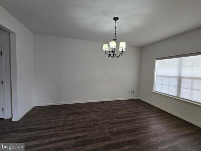 Building Photo - 633 Kincaid Ave