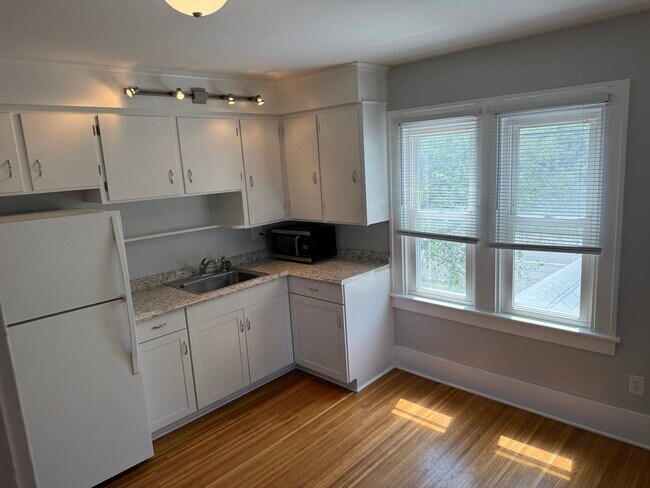 Building Photo - 1476 Ridge Rd