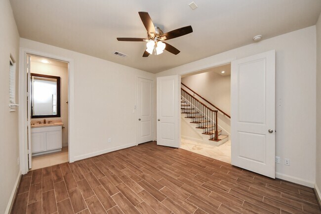 Building Photo - 2061 Fannin Station N