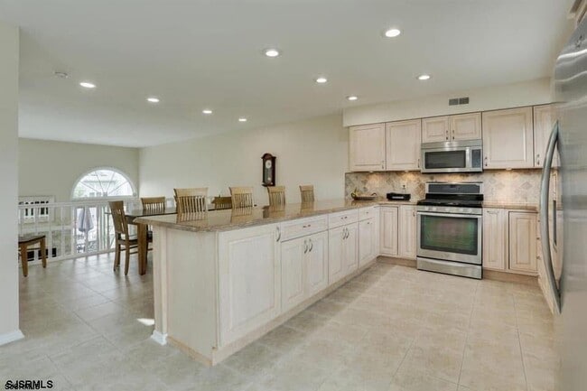 Building Photo - 433 Albacore Ln