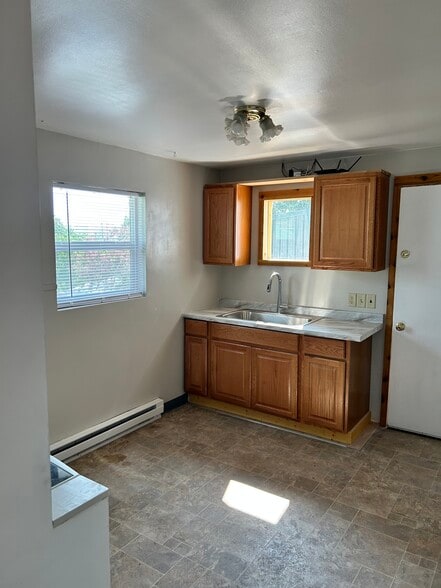 Kitchen - 418 E 1st St