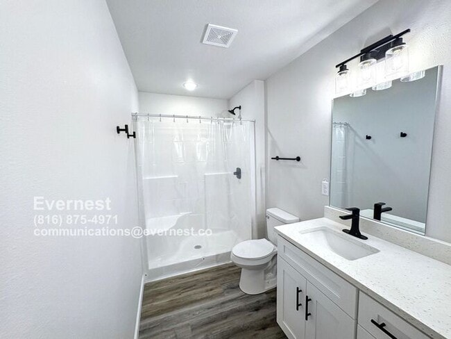 Building Photo - Beautiful 3-Bedroom Townhome with Modern A...