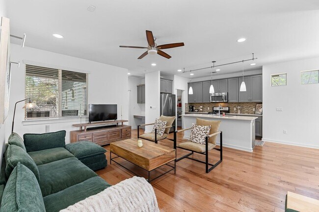 Building Photo - 4408 Banister Ln