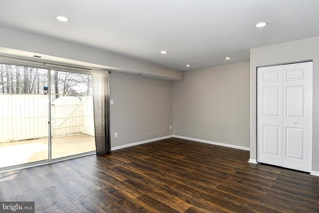 Building Photo - 53 Essex Square