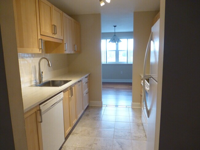 Renovated kitchen - 893 Farmington Ave