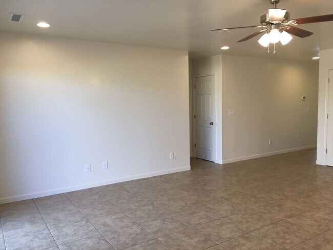 Building Photo - 4483 N Miner Rd