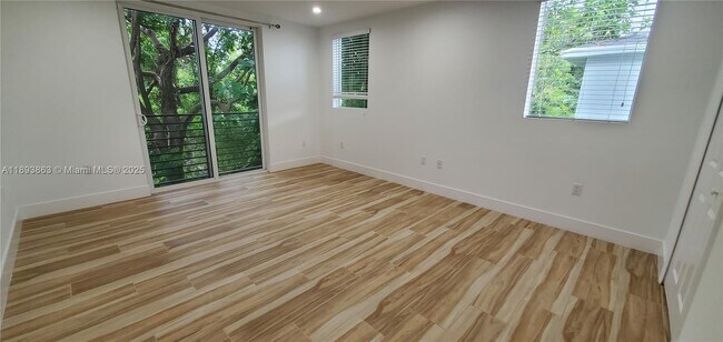 Building Photo - 3620 Thomas Ave