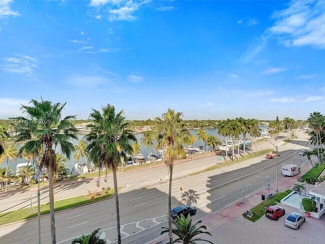 Building Photo - 5005 Collins Ave