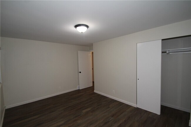 Building Photo - 34 Bright Oaks Dr