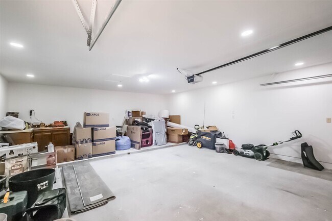 Building Photo - 7015 Timber Edge Ln