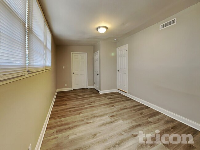 Building Photo - 2801 Attaberry Dr