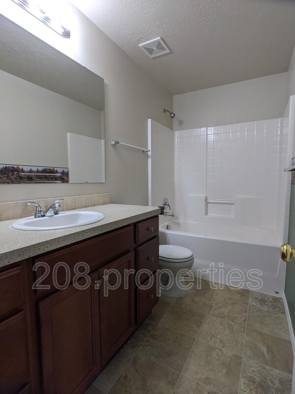 Building Photo - 611 N Kayden Way