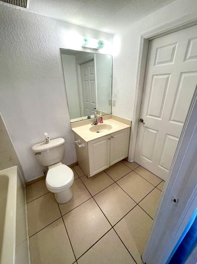 Building Photo - Two bedroom condo in gated Marsh Harbour c...