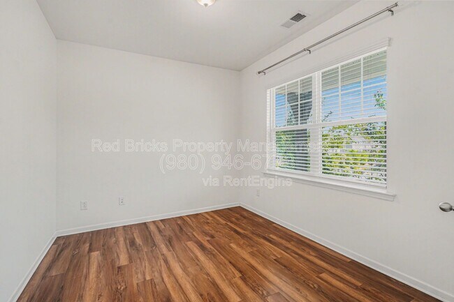 Building Photo - 14419 Rhodes Hall Dr