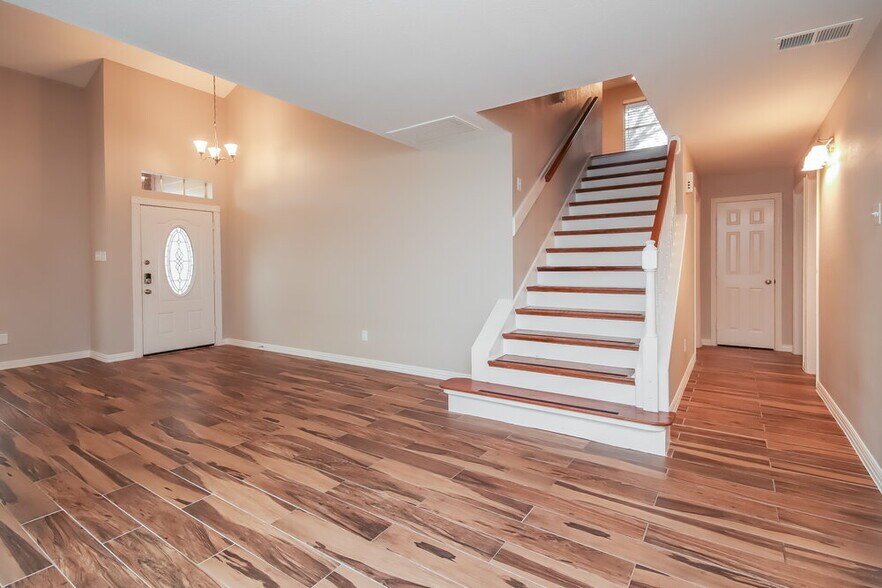 Building Photo - 15622 Thornbrook Dr