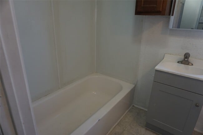 Building Photo - 8979 Gladewood