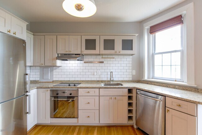 Building Photo - 1125 Maryland Ave NE