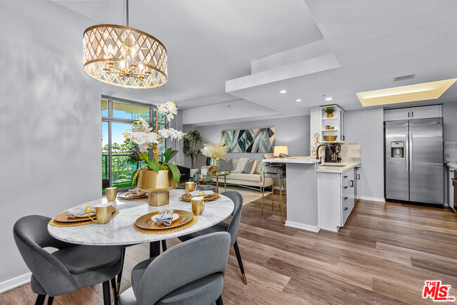 Building Photo - 13700 Marina Pointe Dr