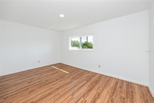 Building Photo - 501 E Bay Dr