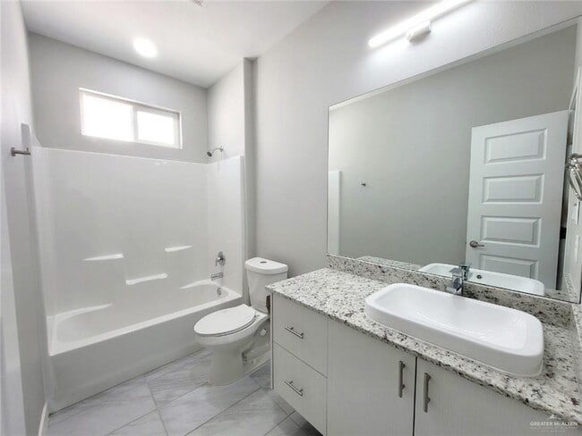 Building Photo - 12 Alta Vista Dr