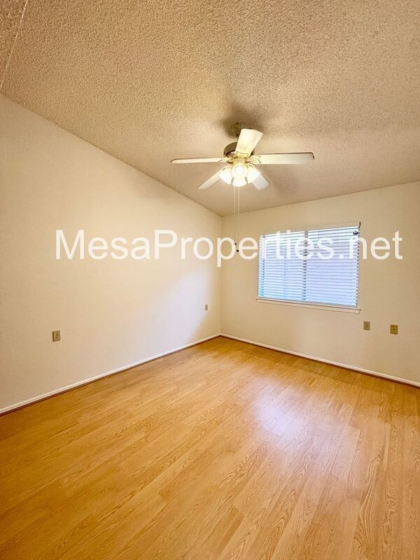 Building Photo - 15819 Cedarwood Pl