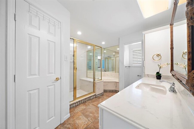 Building Photo - 7710 Antoine Dr