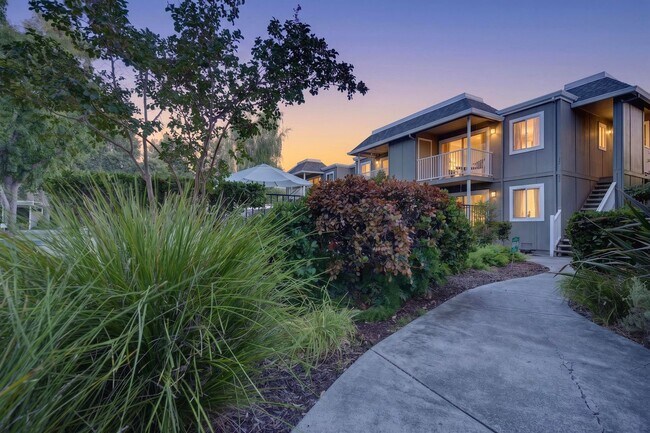 Building Photo - Updated Walnut Creek Condo | 2 Bed • Pool • In-Unit Laundry • Near BART